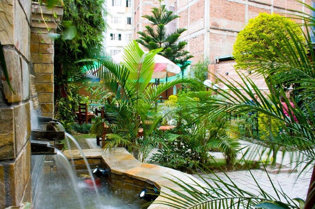 Hotel Florid Катманду Екстериор снимка